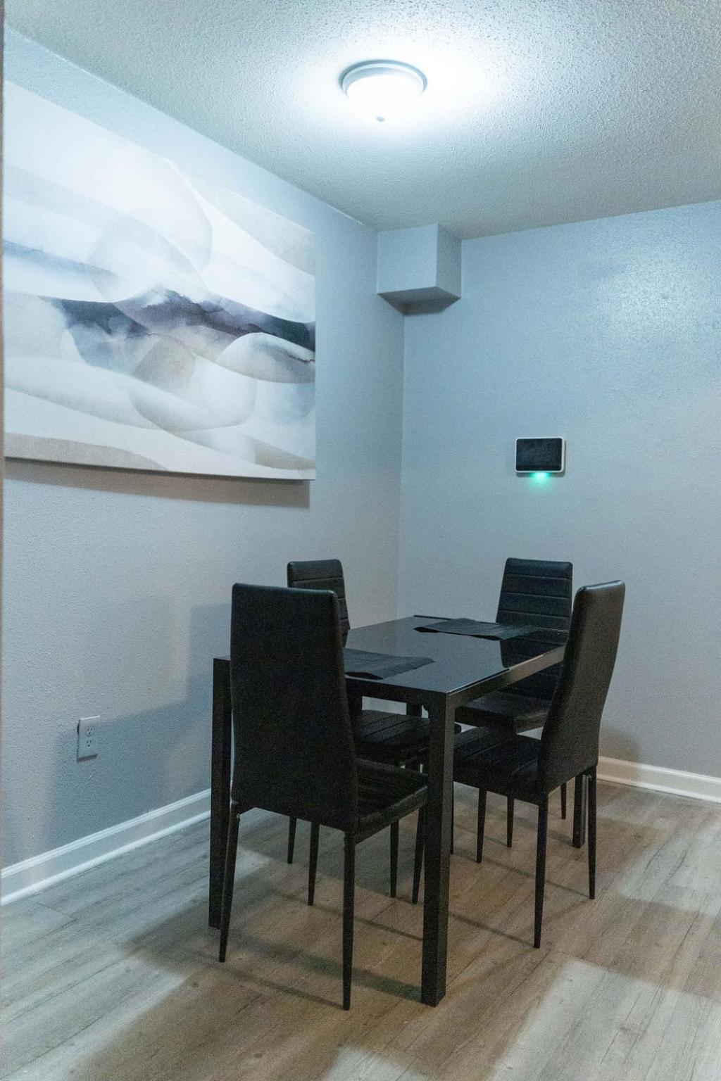 Echelon Oasis On Fleming Drive Modern Comfort & Smart Living Daire